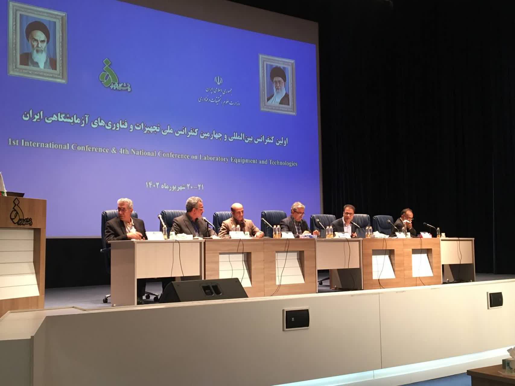 حضور رییس آزمایشگاه مرکزی در اولین کنفرانس بین المللی و چهارمین کنفرانس ملی تجهیزات و فناوری های آزمایشگاهی ایران